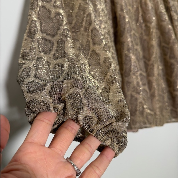 Show Me Your Mumu Happy Hour Blouse Top Long Sheer Sleeve Python Print Relaxed - Picture 4 of 9